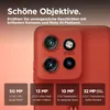 Close-up of the rear camera module of a red smartphone, with marketing text and feature callouts. Produktbild-Vorschau