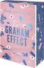 A book cover with a pink background and blue illustrations of hockey equipment and flowers. Voir les images du produit