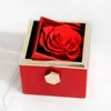 A red gift box with a gold accent and a red rose inside. Anteprima dell’immagine prodotto