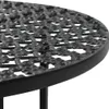 A close-up view of the intricate metalwork on the edge of a round, black bistrot table. Produktbild-Vorschau