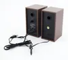 The back view of two brown computer speakers with cables attached. Anteprima dell’immagine prodotto