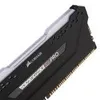 A close-up shot of a computer RAM module. Voir les images du produit