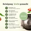 A graphic with text and icons explaining how to clean and maintain a wok, with an image of a wok in the background. Produktbild-Vorschau