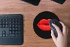 MuchoWow® Mauspad Mousepad Lippen - Rot - Schwarz 20x20 cm Produktbild-Vorschau 4