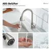A collage of images showcasing a kitchen faucet and its features, including water flow and a close-up of the spray head. Produktbild-Vorschau