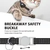 A cat wearing a collar with a breakaway buckle and a bell, with text describing the buckle's safety feature. Produktbild-Vorschau