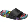 A single slide sandal with a black strap and a colorful, abstract pattern on the footbed and sole. Produktbild-Vorschau