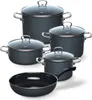 A set of dark grey cookware, including pots with glass lids and a frying pan, arranged on a white background. Anteprima dell’immagine prodotto