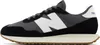 A side view of a New Balance sneaker. Podgląd zdjęcia produktu