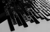 A close-up, angled view of black mosaic tiles with a glossy finish, arranged in rows. Anteprima dell’immagine prodotto
