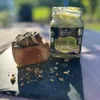 Pistaziencreme zuckerfrei ohne Palmöl vegan im Glas neben Pistazien Gebäck Outdoor Anwendung Produktbild-Vorschau