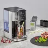A hot water dispenser is shown with a glass of tea, a tea tin, and garnishes. Anteprima dell’immagine prodotto