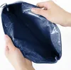 Hands holding open a blue organizer bag with a transparent interior. Anteprima dell’immagine prodotto
