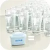 A water filter pitcher is shown in the foreground with a row of glasses filled with water in the background. Náhled obrázku produktu