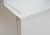 A close-up view of the corner of a white cabinet, showing a white plastic corner protector and a silver screw. Anteprima dell’immagine prodotto
