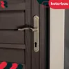 A close-up of a door handle and lock mechanism on a dark wooden door. Anteprima dell’immagine prodotto