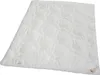 A white quilted duvet is laid out flat on a white background. Produktbild-Vorschau