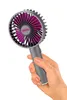 Eine Hand hält den Unold Handventilator Breezy II, einen kompakte tragbaren Ventilator  Anteprima dell’immagine prodotto