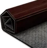 A close-up, angled view of a rolled-up bamboo mat with a felt backing. Anteprima dell’immagine prodotto