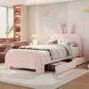 A child's bedroom with a pink bunny-themed bed. Voir les images du produit
