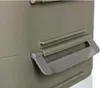 A close-up of a gray plastic handle on a gray container. Voir les images du produit