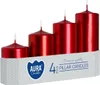 Four red metallic pillar candles of varying heights are displayed in a white cardboard box with a grey polka dot pattern. The box has blue text and branding. Voir les images du produit