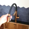Magneto mitigeur évier à douchette mobile cuivre brossé Voir les images du produit 8