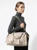 Borsa a tracolla da donna in pelle scamosciata stampata, Anteprima dell’immagine prodotto 6