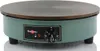 A close-up product shot of a green electric crepe maker. Voir les images du produit