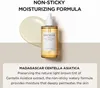 A bottle of skincare product with descriptive text and a swatch of the product's texture. Anteprima dell’immagine prodotto