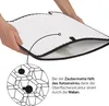 Hands holding a white cat litter mat, with a close-up diagram of its surface structure and text explaining its function. Produktbild-Vorschau