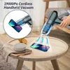 A cordless handheld vacuum cleaner is shown cleaning a smartphone on a wooden table, with a close-up inset showing the vacuum in action. Produktbild-Vorschau