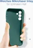 A hand holding a green phone case. Produktbild-Vorschau