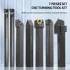 A set of CNC turning tool holders with inserts, displayed against a light blue and white striped background. Produktbild-Vorschau