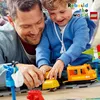 LEGO DUPLO Güterzug, „Push & Go“-Lok mit Lichtern und Produktbild-Vorschau 8