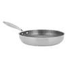 A stainless steel frying pan with a honeycomb pattern on a white background. Podgląd zdjęcia produktu
