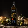 Sitia 0,2 % Olivenöl Flasche auf rustikalem Tisch Podgląd zdjęcia produktu