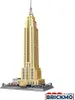 A model of the Empire State Building on a gray base with chains around it. Voir les images du produit