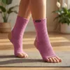 Wärmende Yoga-Socken, flauschig-weich, Zehen- und Produktbild-Vorschau 2