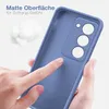 A hand is touching a blue smartphone case, highlighting its matte surface and soft grip. Produktbild-Vorschau