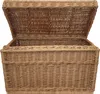 An open wicker chest with its lid propped up, displayed against a white background. Voir les images du produit