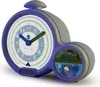 A blue and gray children's alarm clock and sleep trainer with a clock face and two small screens showing animated scenes. Produktbild-Vorschau