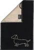 A black guest towel with a beige lining and a stitched outline of a dachshund. Anteprima dell’immagine prodotto