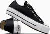 A pair of black Converse platform sneakers on a white background. Voir les images du produit