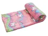 A rolled-up blanket with a unicorn pattern on a white background. Anteprima dell’immagine prodotto