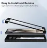 Diagram showing how to install a phone case. Produktbild-Vorschau