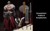 A character from a video game is shown with various weapons, alongside text describing the game's combat system. Produktbild-Vorschau