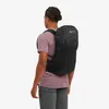 Schwarzer Rucksack "Trailblazer 25" von Montane; getragen von einer Person; die von hinten zu sehen ist. Produktbild-Vorschau