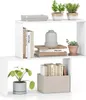 A white, multi-level bookshelf with decorative items and books. Anteprima dell’immagine prodotto