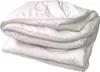 A folded white mattress protector with a quilted pattern and a zipper is shown against a white background. Produktbild-Vorschau